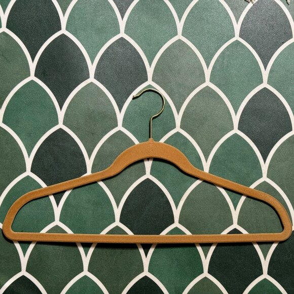 Huggable Hangers Joy Mangano Suit Hanger, Tan Velvet Flocking, Cnt #15 - Picture 1 of 4